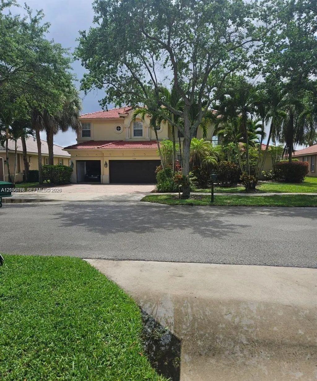 13382 Lakepointe Circle, Cooper City