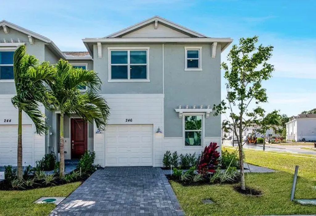 246 Se Woodbark Street, Port St. Lucie