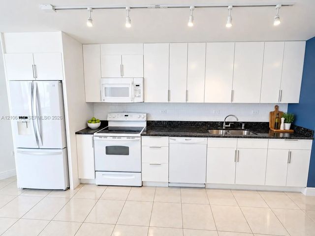 3 of 10 - 7135 Collins Avenue #1221, Miami Beach, FL