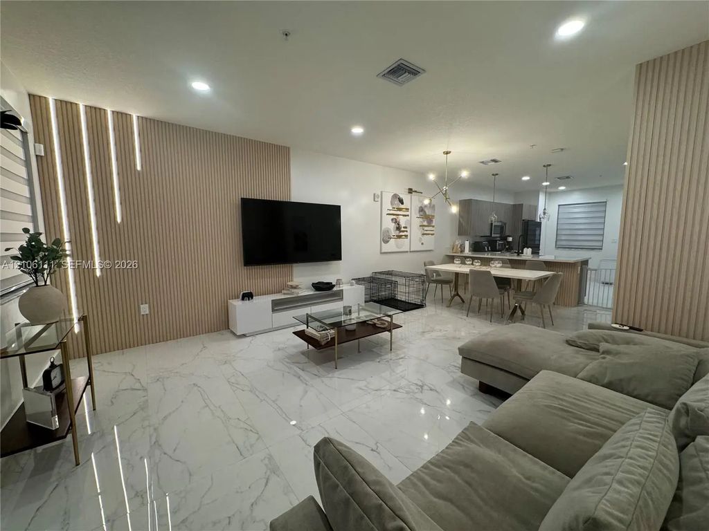 6450 Nw 102nd Path #102, Doral