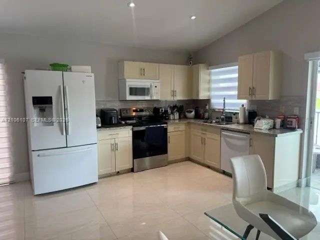 3 of 17 - 16284 Sw 100th Terrace, Miami, FL