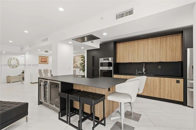 4 of 37 - 20281 E Country Club Drive #307, Aventura, FL