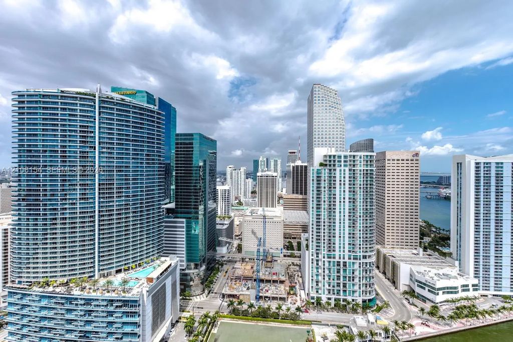 475 Brickell Avenue #5209, Miami