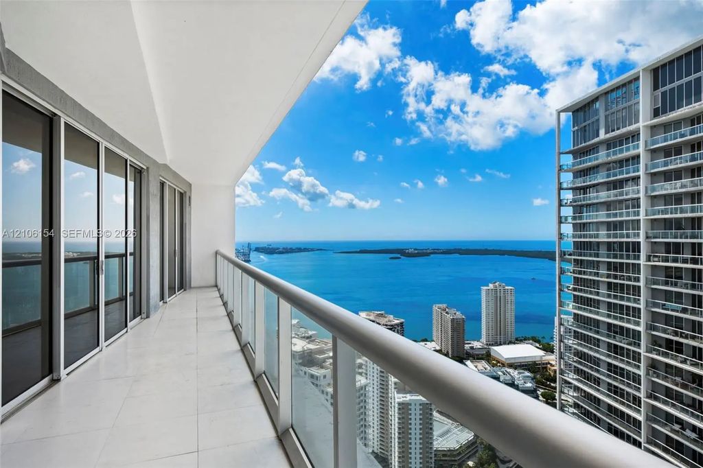 475 Brickell Avenue #5209, Miami