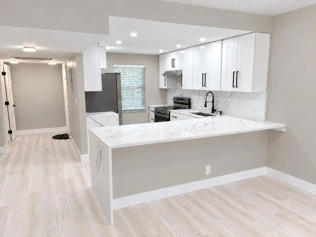 3900 Oaks Clubhouse Drive #101, Pompano Beach