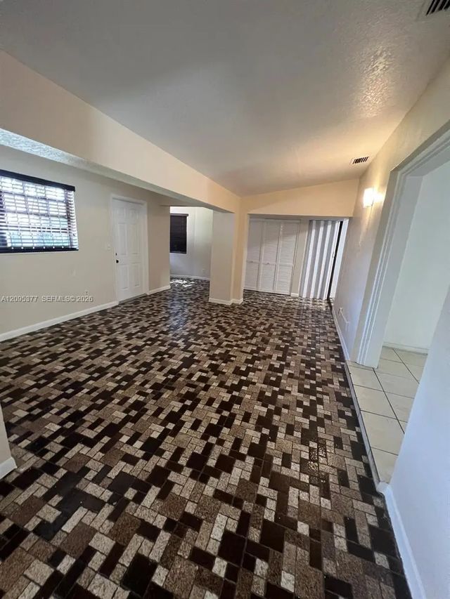 5 of 15 - 570 Nw 41st Street, Miami, FL