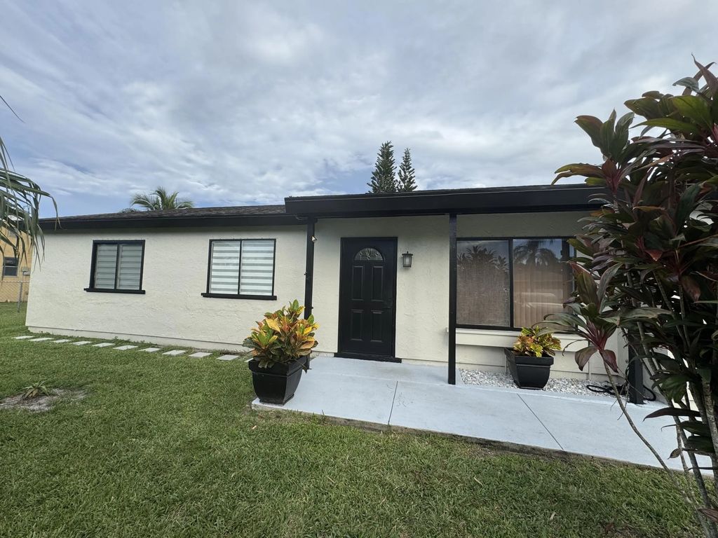 282 Sw Bridgeport Drive, Port St. Lucie