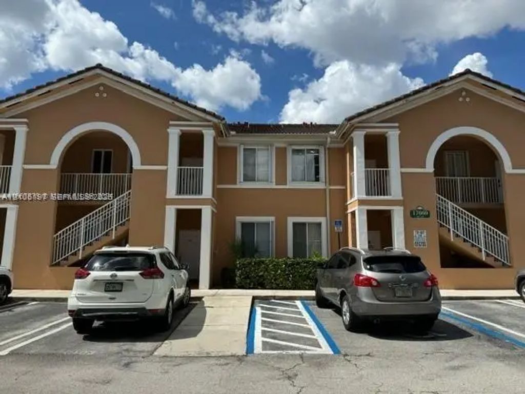 17660 Nw 73rd Avenue #202-3, Hialeah