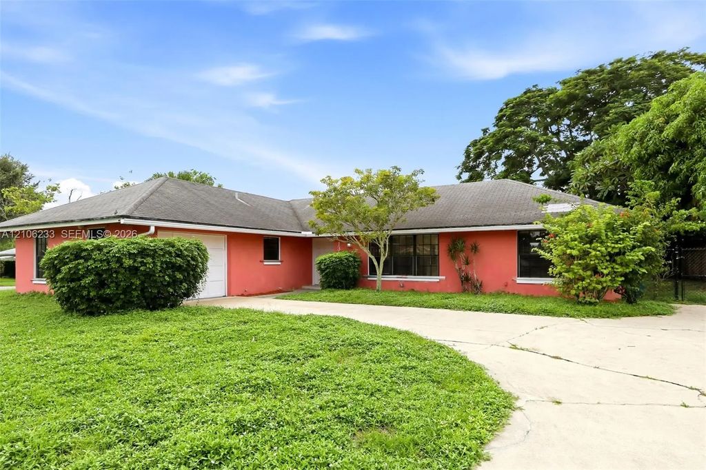 132 Santander Court, Royal Palm Beach