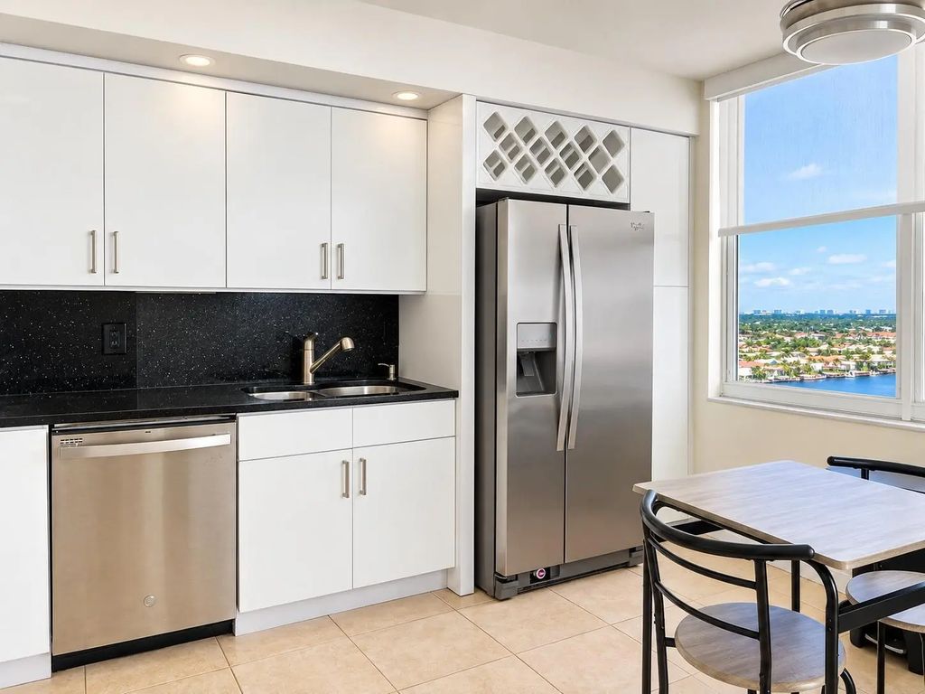 2751 S Ocean Drive #1703n, Hollywood