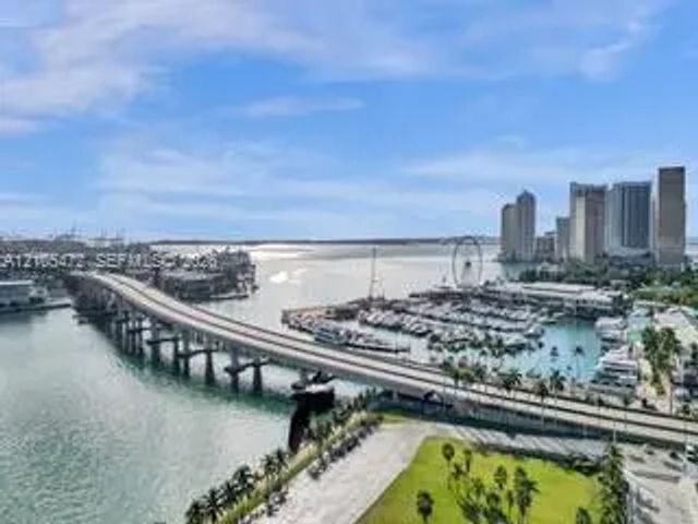 888 Biscayne Boulevard #811, Miami