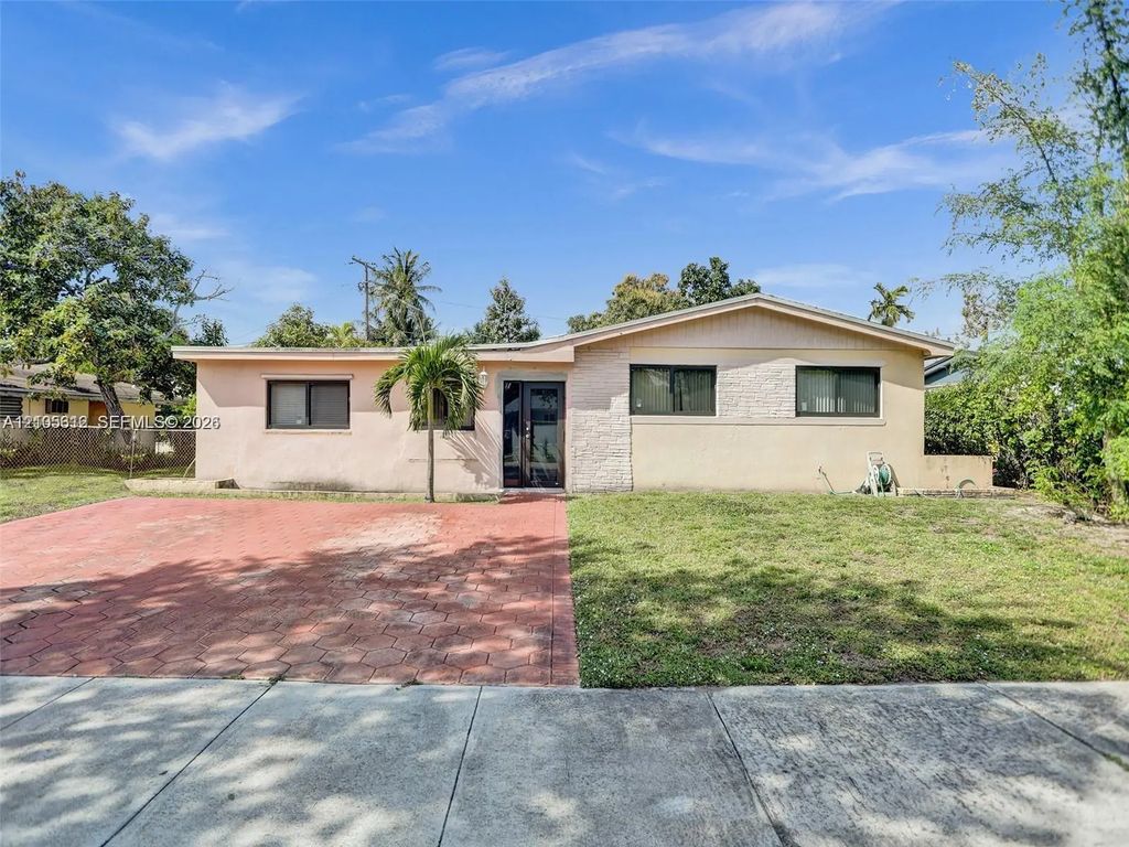 471 Ne 180th Drive, North Miami Beach