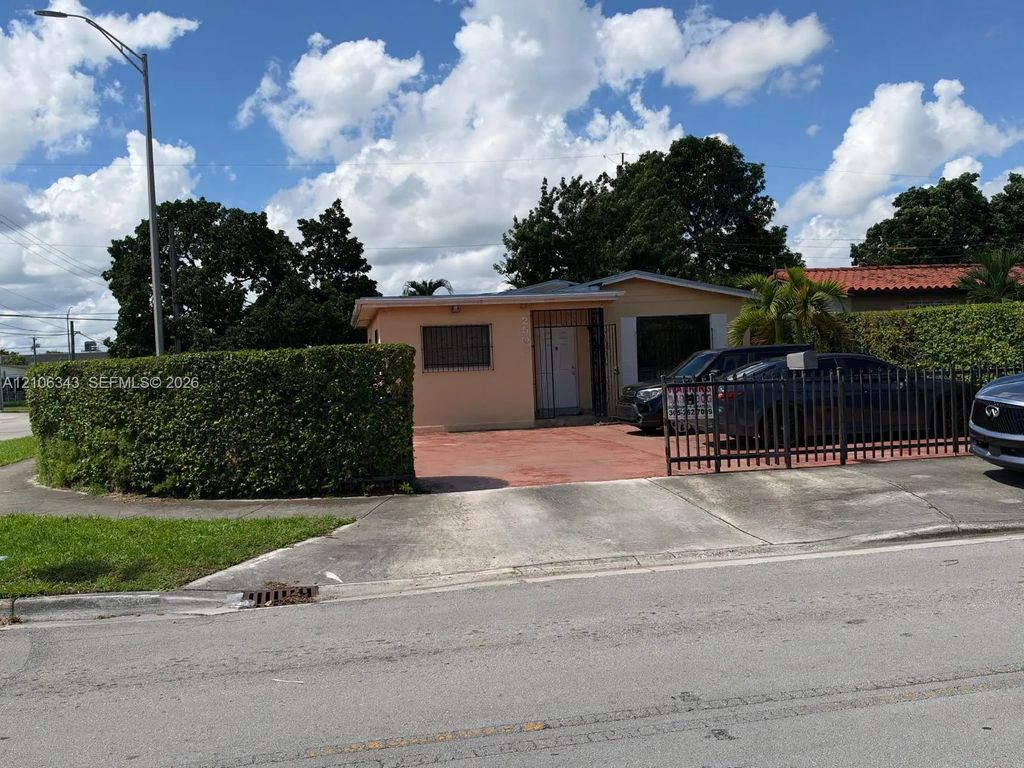 2500 W 8th Lane, Hialeah