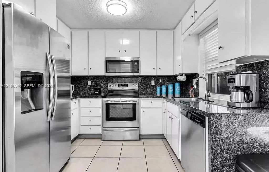 6291 Harding Street, Hollywood