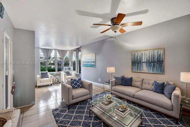 3 of 28 - 2899 Collins Avenue #521, Miami Beach, FL
