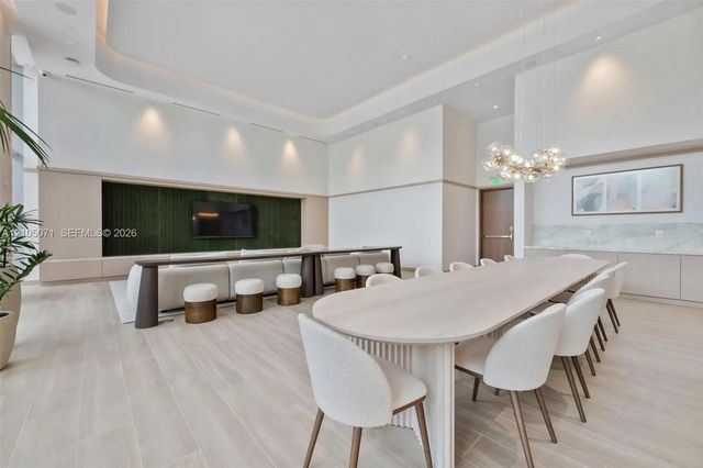 4 of 16 - 2411 Laguna Circle #3001, Miami, FL