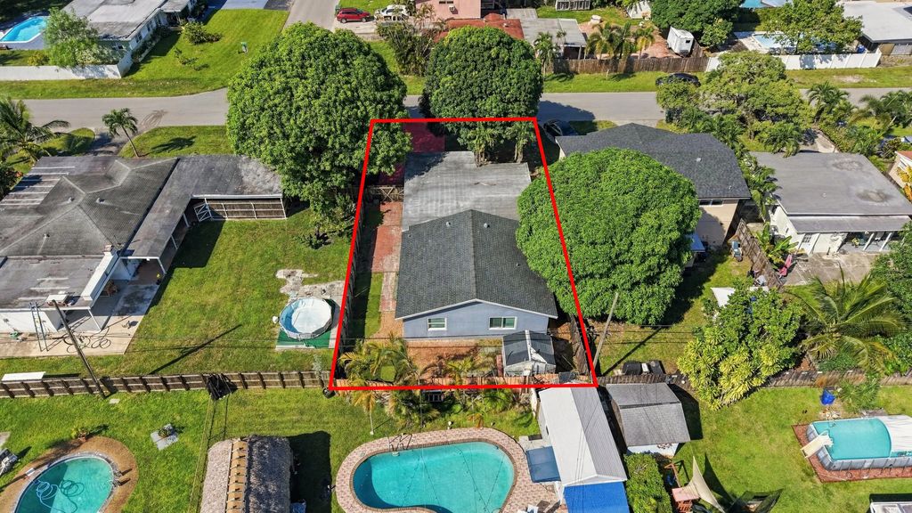 6824 Sw 5th Street, Pembroke Pines