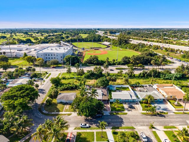 3 of 30 - 1020 Forest Court, West Palm Beach, FL