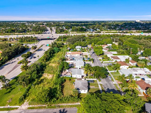 4 of 30 - 1020 Forest Court, West Palm Beach, FL