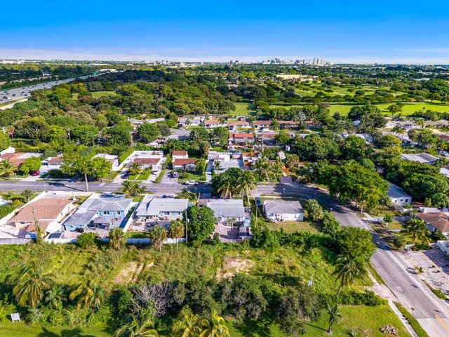5 of 30 - 1020 Forest Court, West Palm Beach, FL