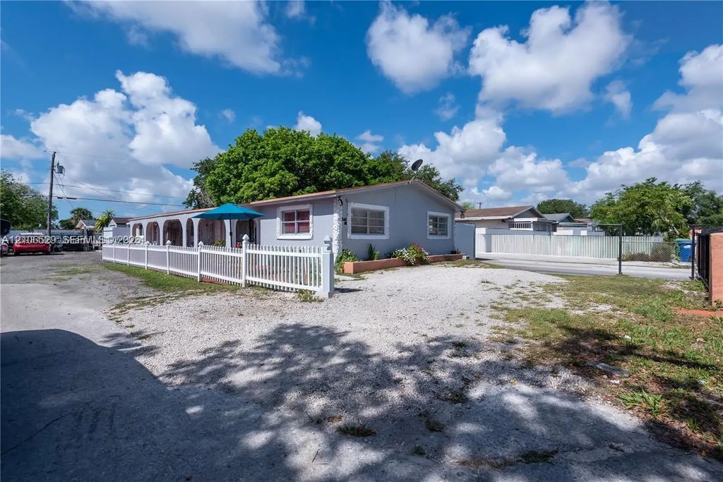 2800 Nw 94th Street, Miami