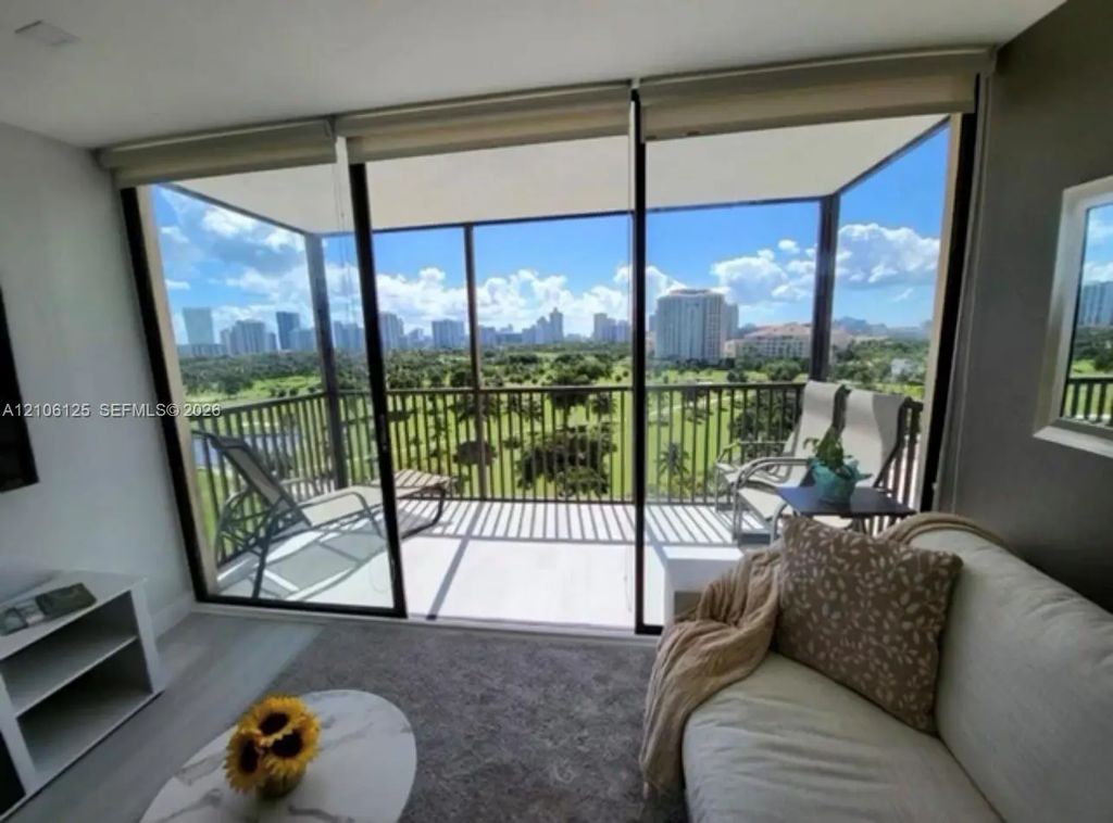 20379 W Country Club Drive #1038, Aventura