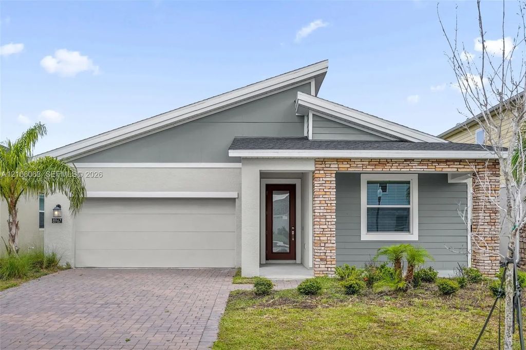 8967 Chipping Square Lane, 