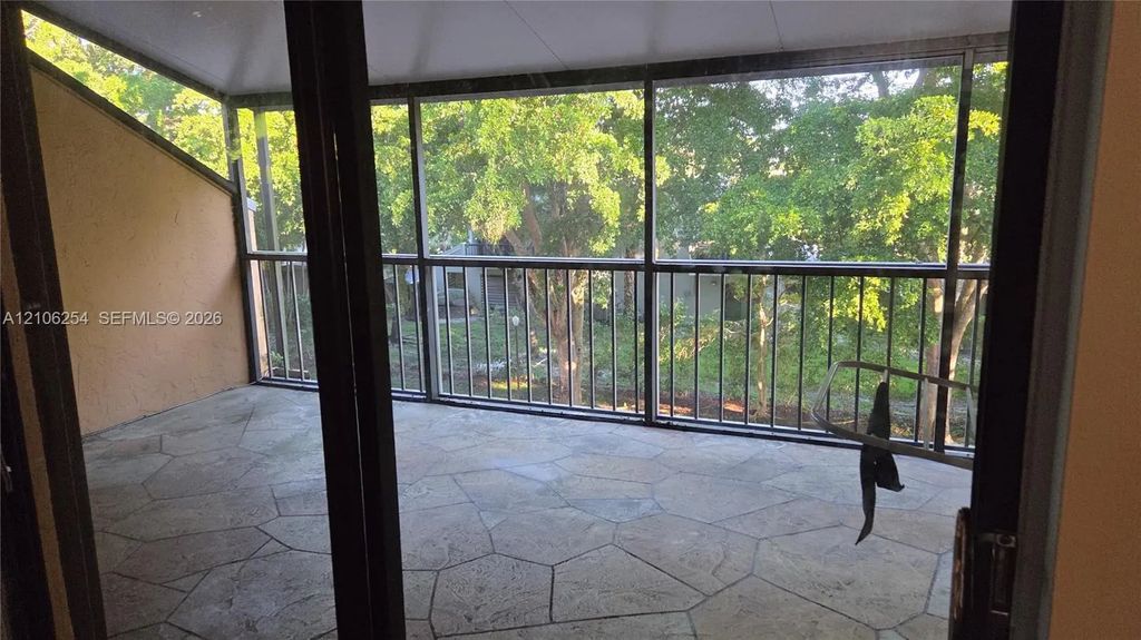 450 Commodore Drive #311, Plantation