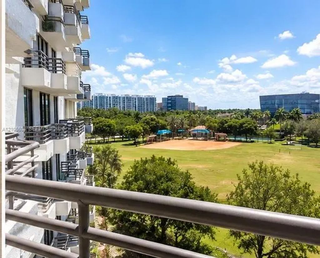 3300 Ne 191st Street #604, Aventura