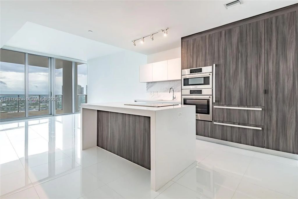 851 Ne 1st Avenue #2100, Miami