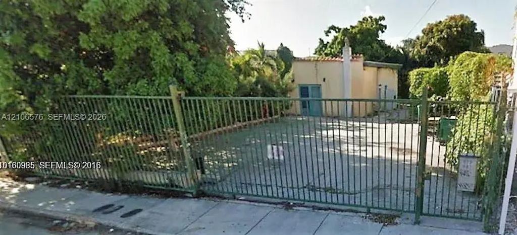983 Sw 6th Street, Miami