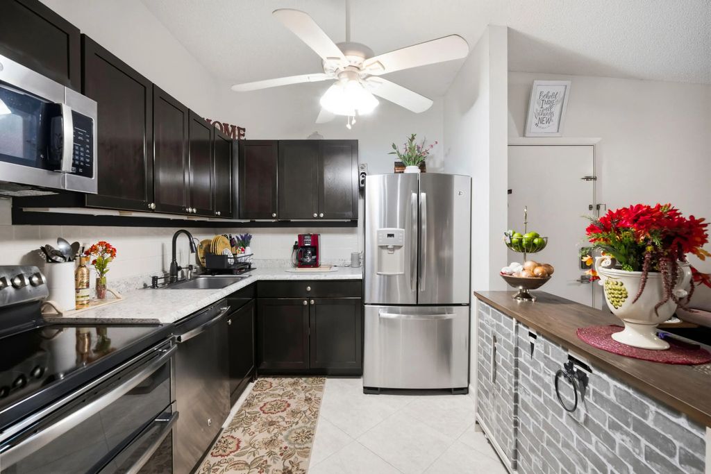 9965 N Belfort Circle #209, Tamarac
