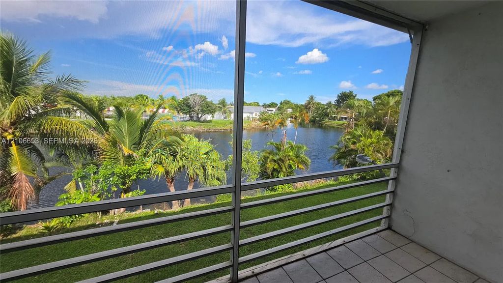 65 Ne 202nd Terrace #q30, North Miami Beach