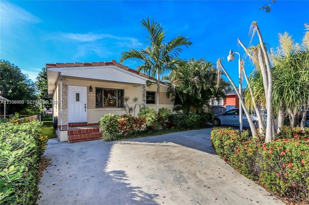 868 W 34th Street, Hialeah