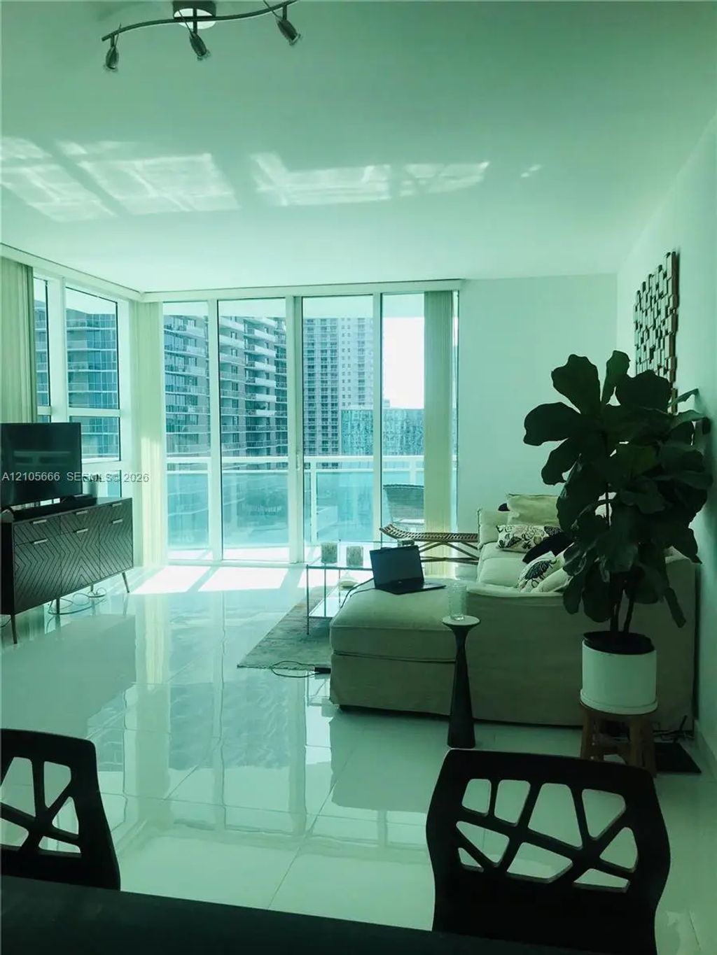 951 Brickell Avenue #2410, Miami