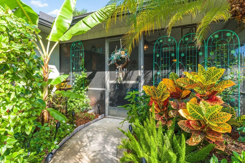 634 Centre Court Sw #102, Vero Beach