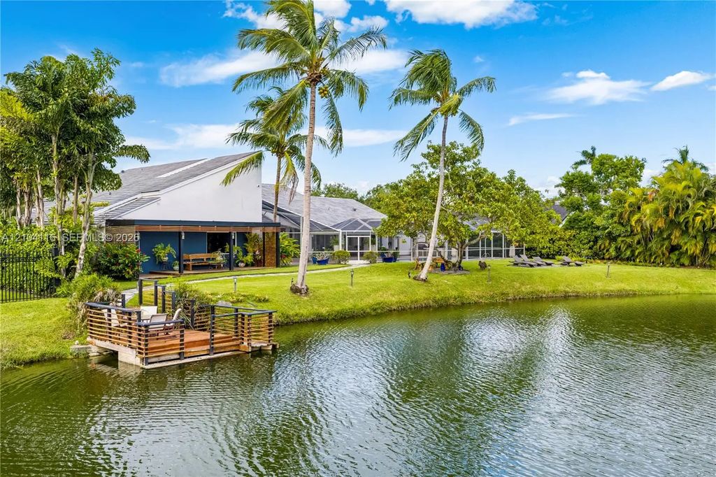 8740 Sw 104th Street, Miami