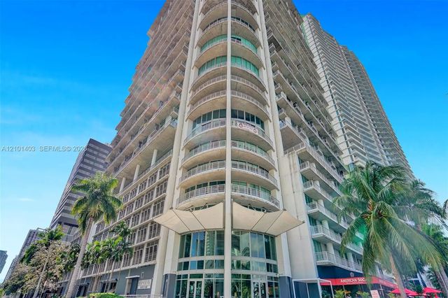 3 of 33 - 690 Sw 1st Court #1828, Miami, FL