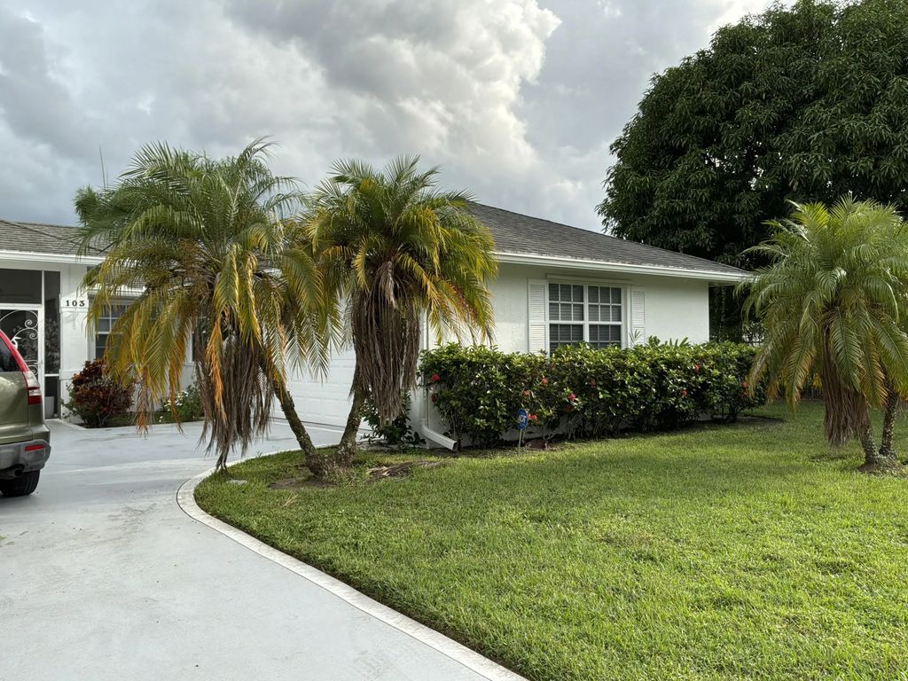 103 Brook Woode Avenue, Royal Palm Beach