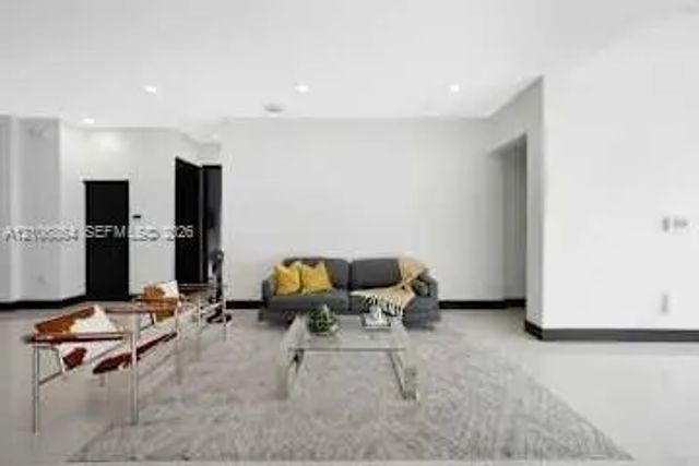 4 of 47 - 885 Sw 144th Avenue, Miami, FL