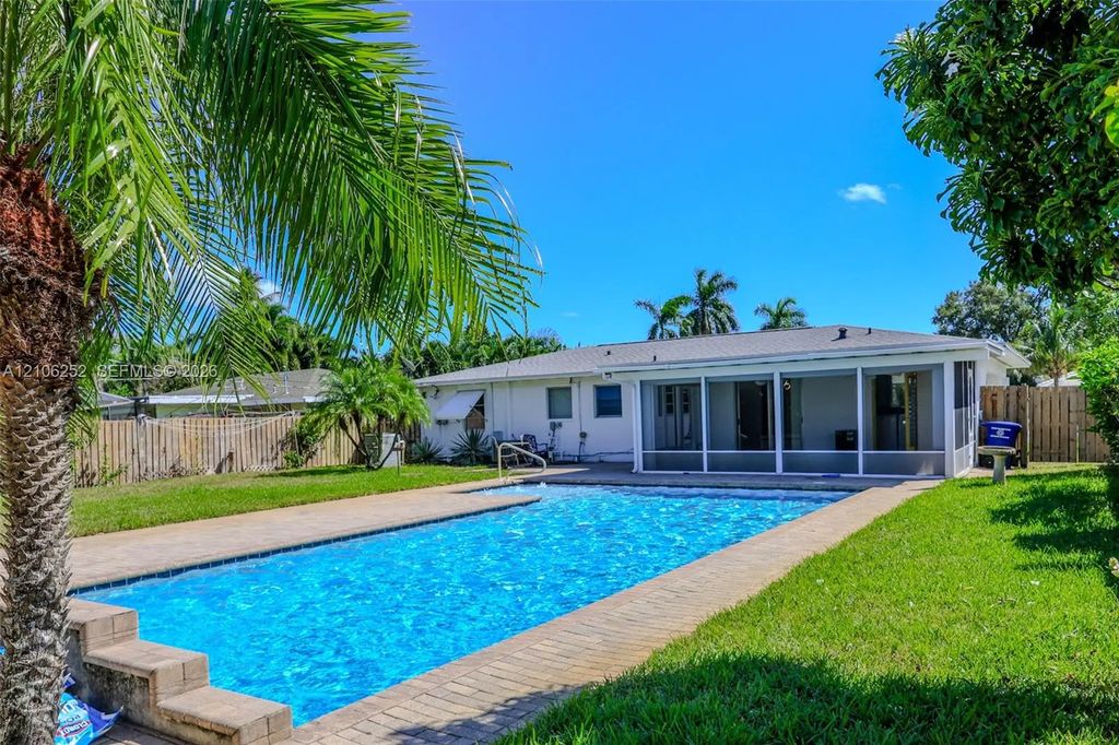 225 E Ilex Drive, Lake Park