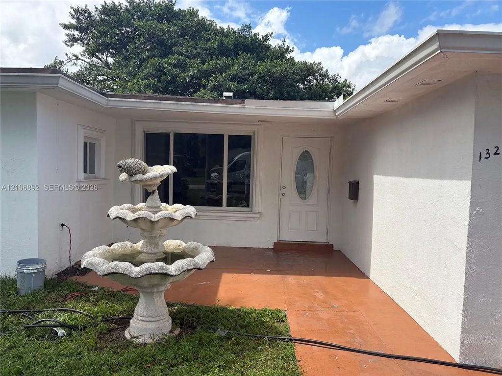 1322 N 31st Road, Hollywood