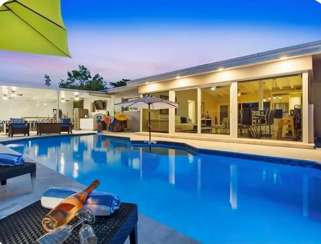 2 of 4 - 561 Ne 172nd Street, North Miami Beach, FL