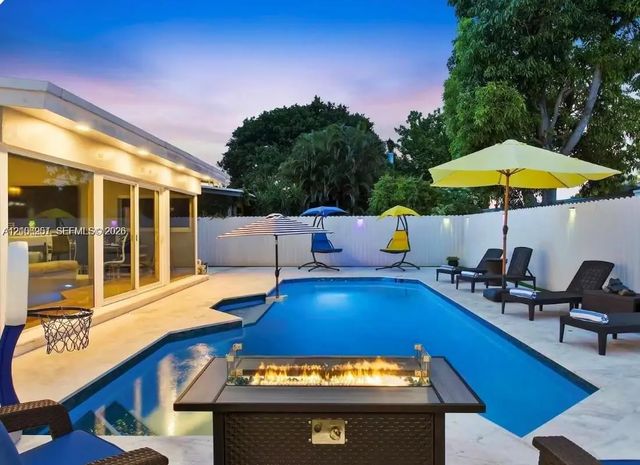3 of 4 - 561 Ne 172nd Street, North Miami Beach, FL