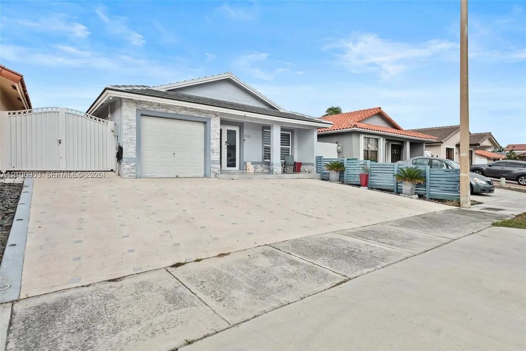 8765 Nw 111th Terrace, Hialeah Gardens