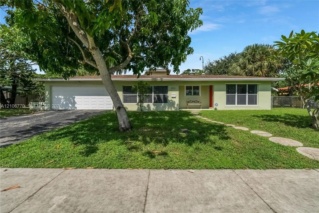 5701 Sw 1st Street, Plantation