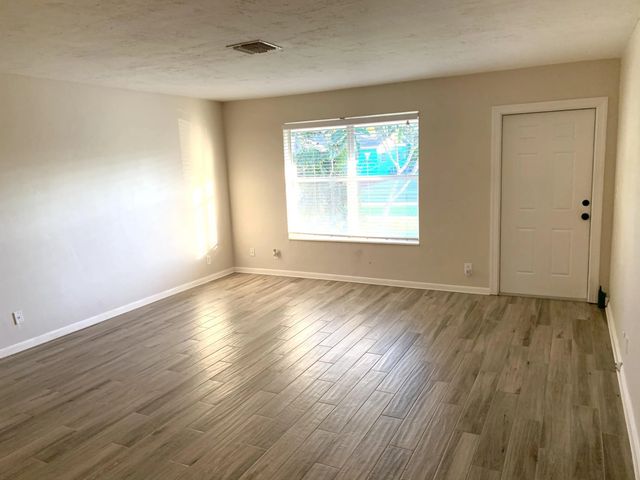 4 of 17 - 243 Sw 4th Street, Boca Raton, FL