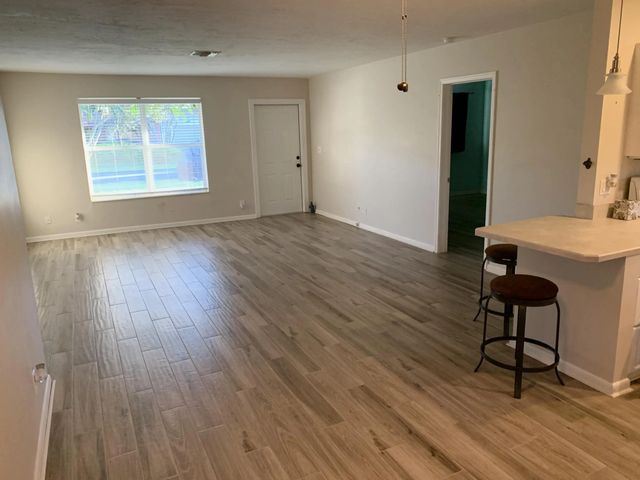 5 of 17 - 243 Sw 4th Street, Boca Raton, FL