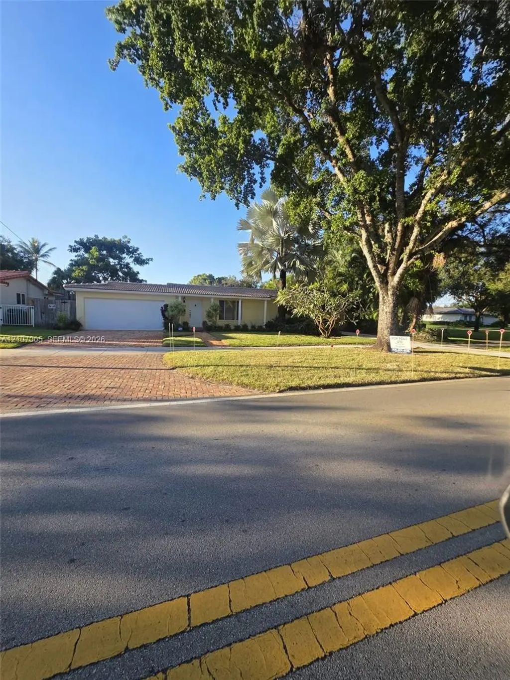 6325 Miami Lakeway, Miami Lakes