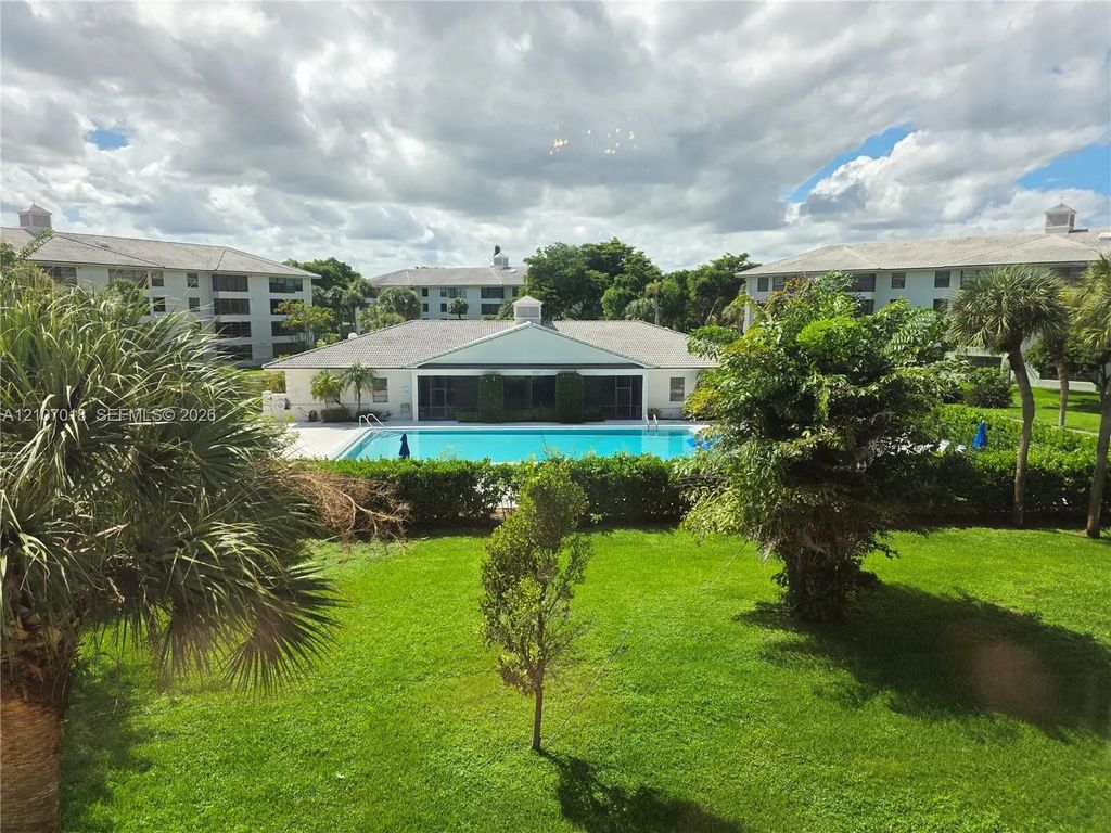 3716 Whitehall Drive #304, West Palm Beach